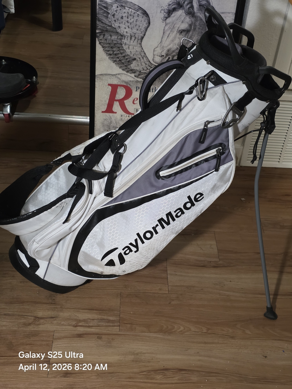 TaylorMade, (Lightweight) White and Gray Stand Golf Bag with Straps